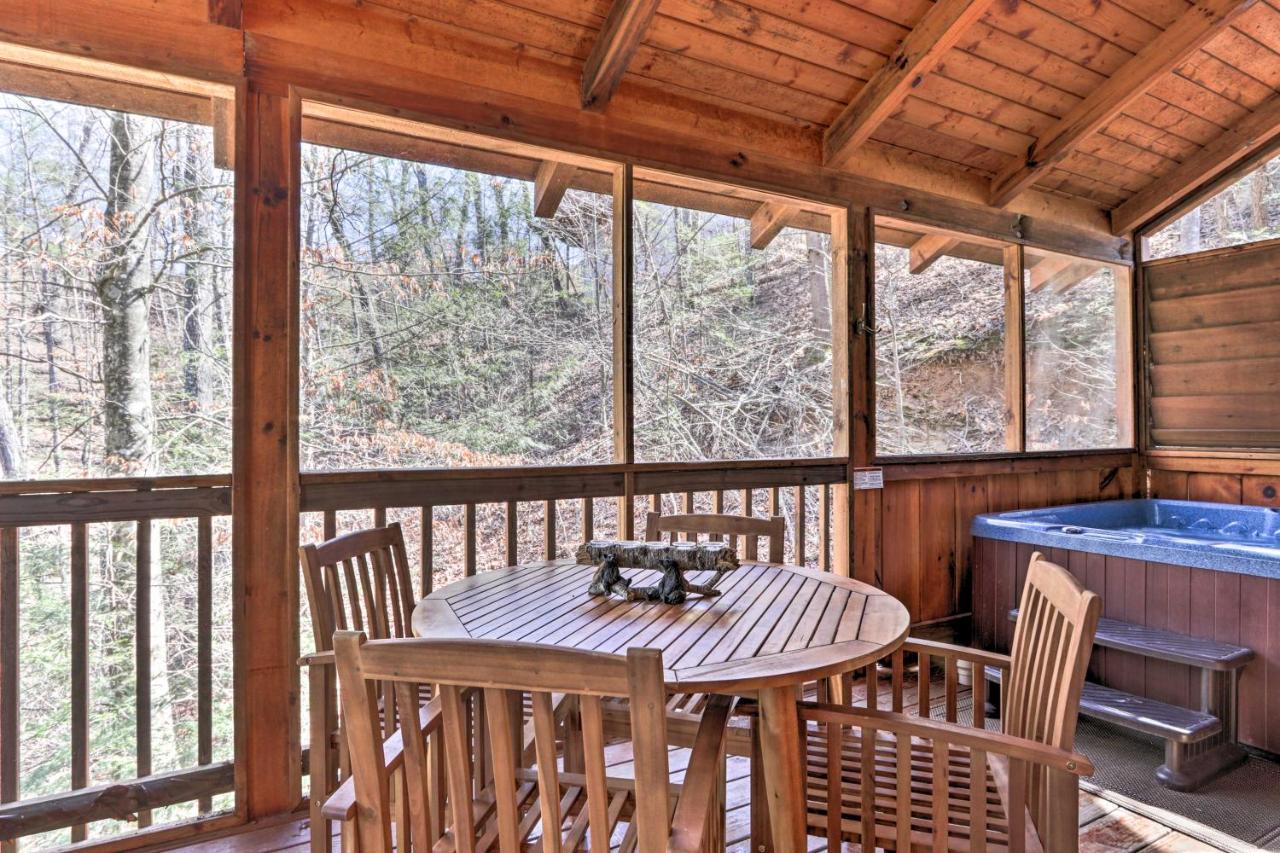 Cozy Cabin With Hot Tub In The Heart Of Pigeon Forge Villa Exterior photo