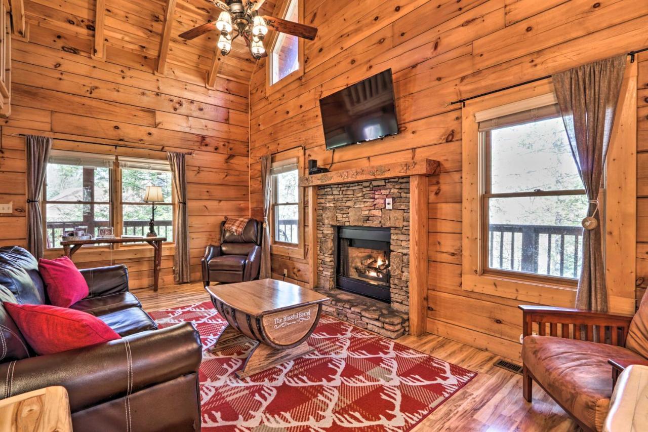 Cozy Cabin With Hot Tub In The Heart Of Pigeon Forge Villa Exterior photo