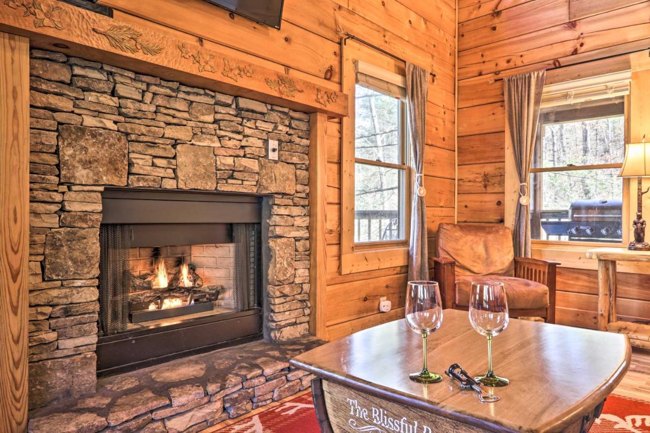Cozy Cabin With Hot Tub In The Heart Of Pigeon Forge Villa Exterior photo