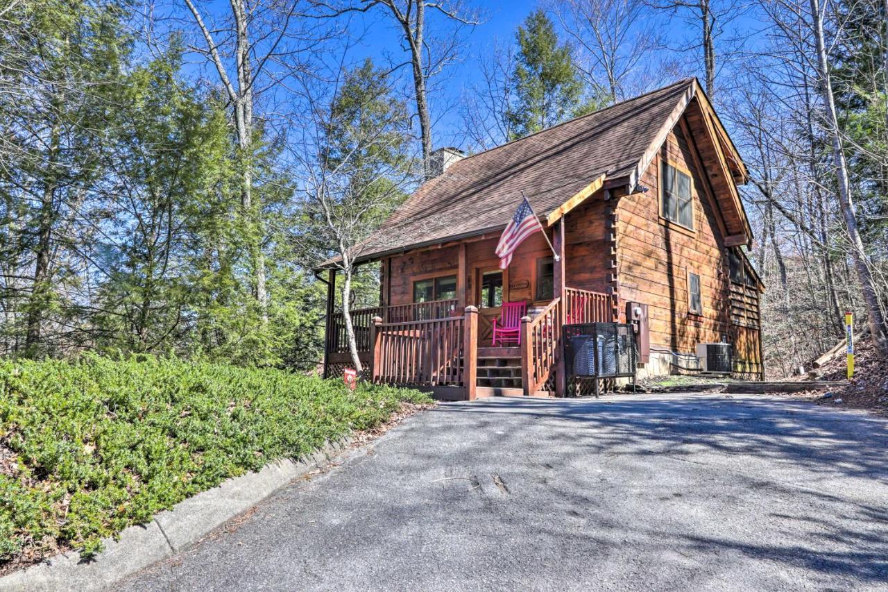 Cozy Cabin With Hot Tub In The Heart Of Pigeon Forge Villa Exterior photo
