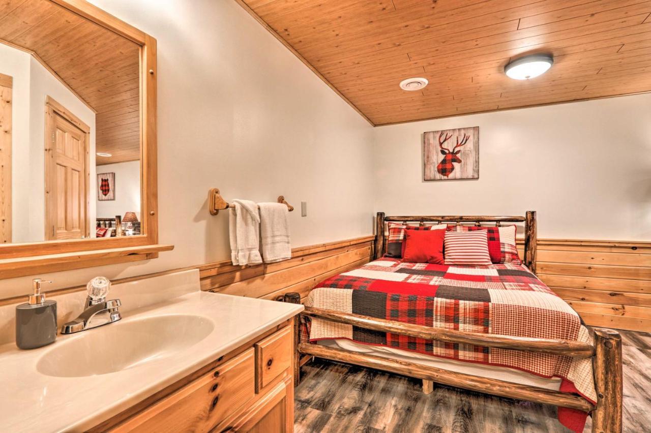 Cozy Cabin With Hot Tub In The Heart Of Pigeon Forge Villa Exterior photo