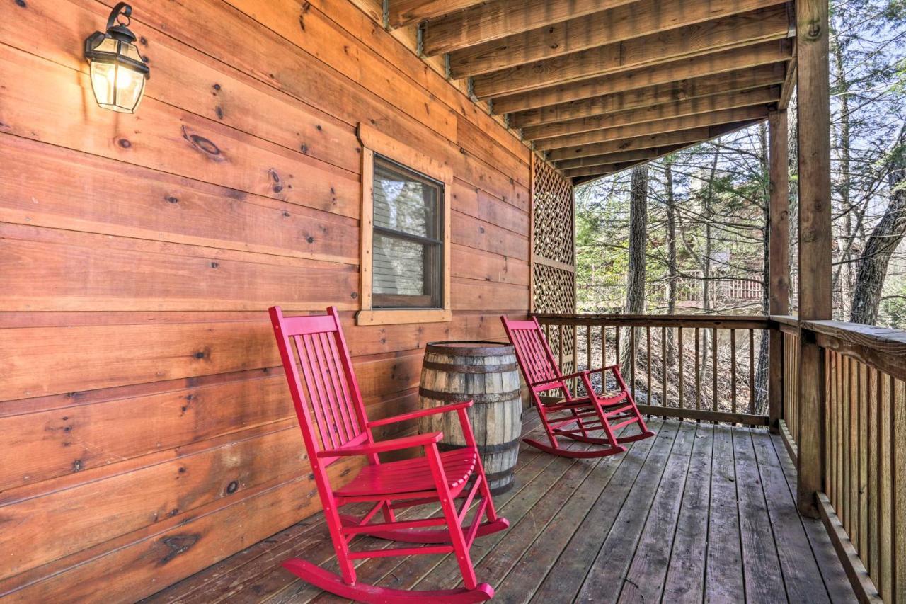Cozy Cabin With Hot Tub In The Heart Of Pigeon Forge Villa Exterior photo