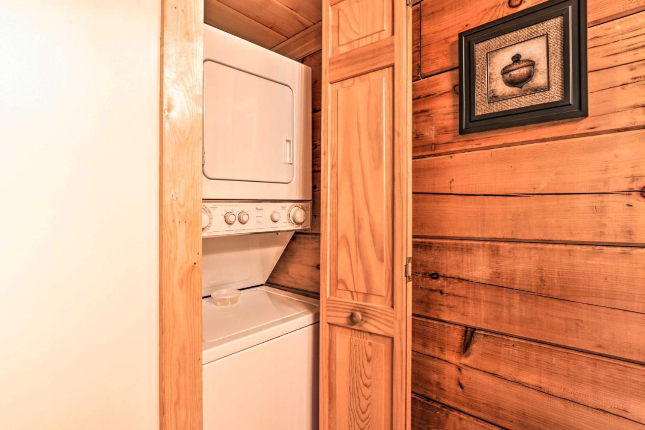 Cozy Cabin With Hot Tub In The Heart Of Pigeon Forge Villa Exterior photo