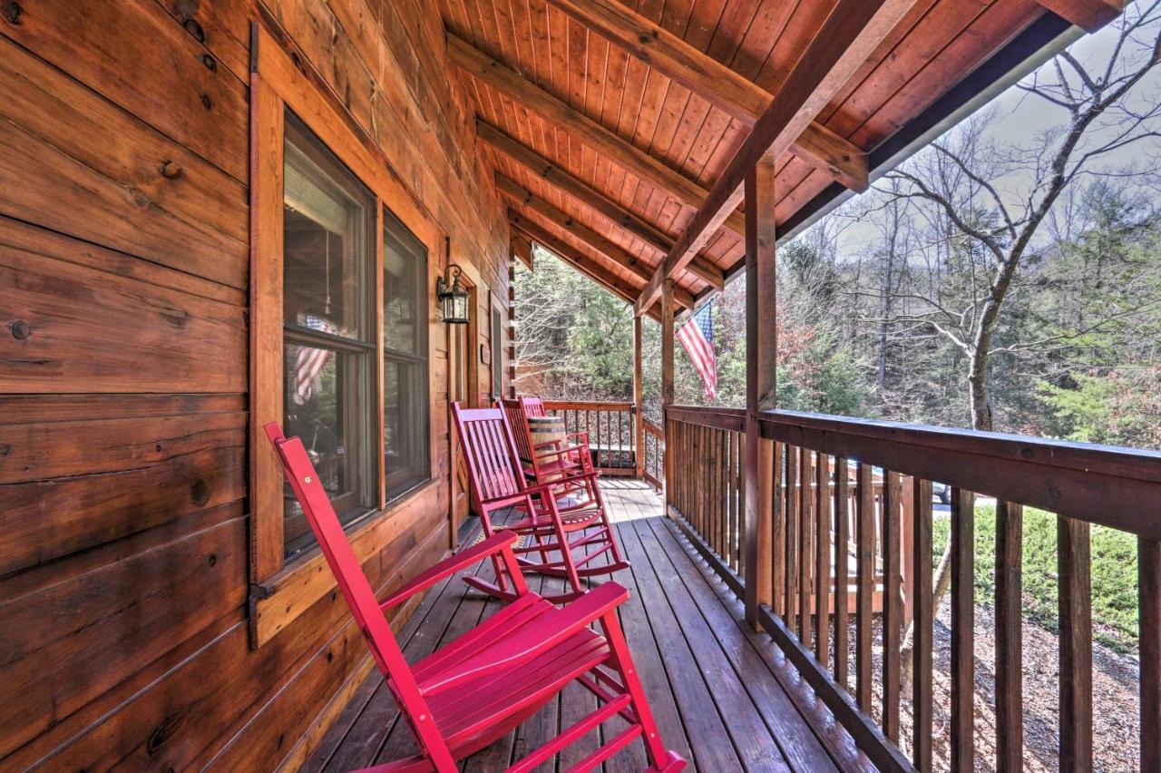 Cozy Cabin With Hot Tub In The Heart Of Pigeon Forge Villa Exterior photo